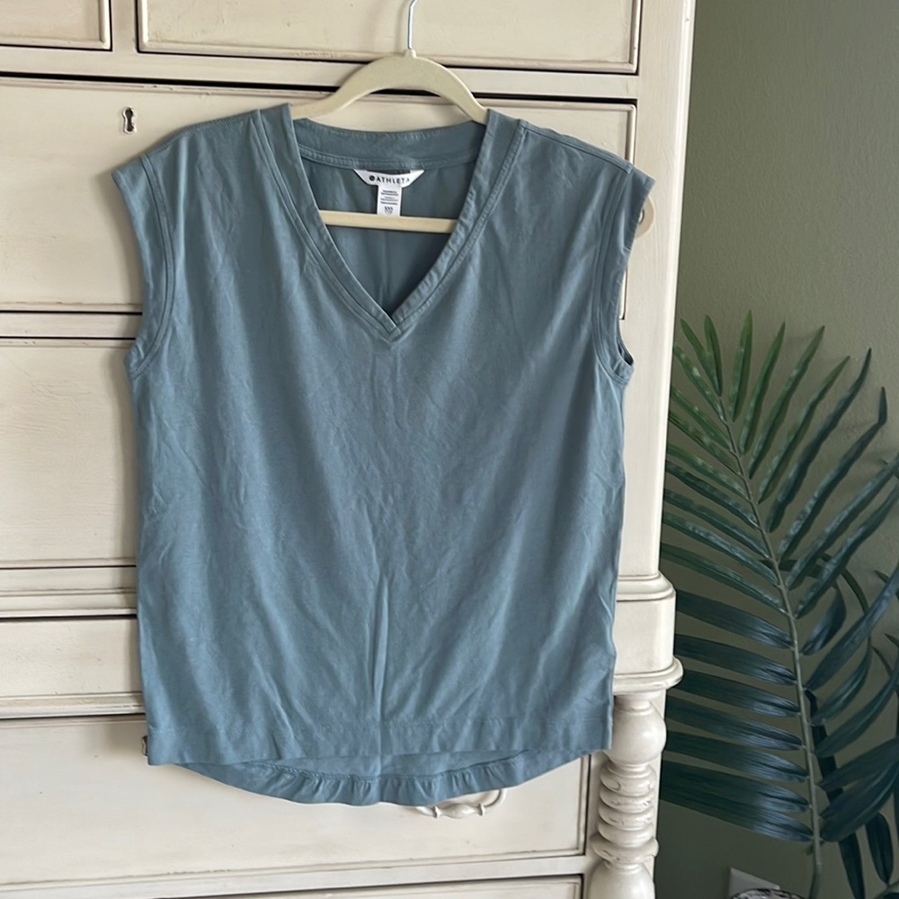 Athleta V neck t shirt size XXS